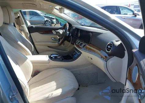 2017 Mercedes-Benz E 300 z USA, uszkodzony, nr VIN WDDZF4JB4HA289019